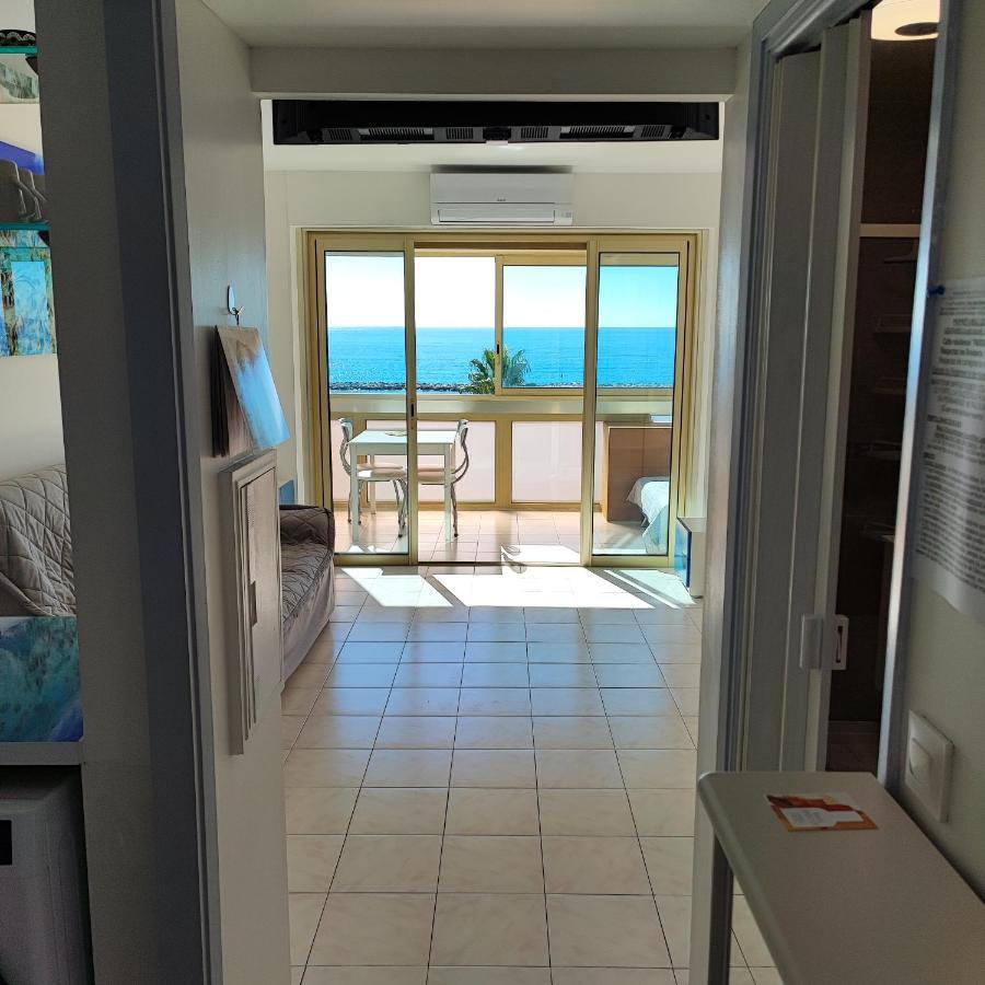 Grand Studio Bord De Mer- Acces Direct Aux Plages Saint-Laurent-du-Var Bagian luar foto