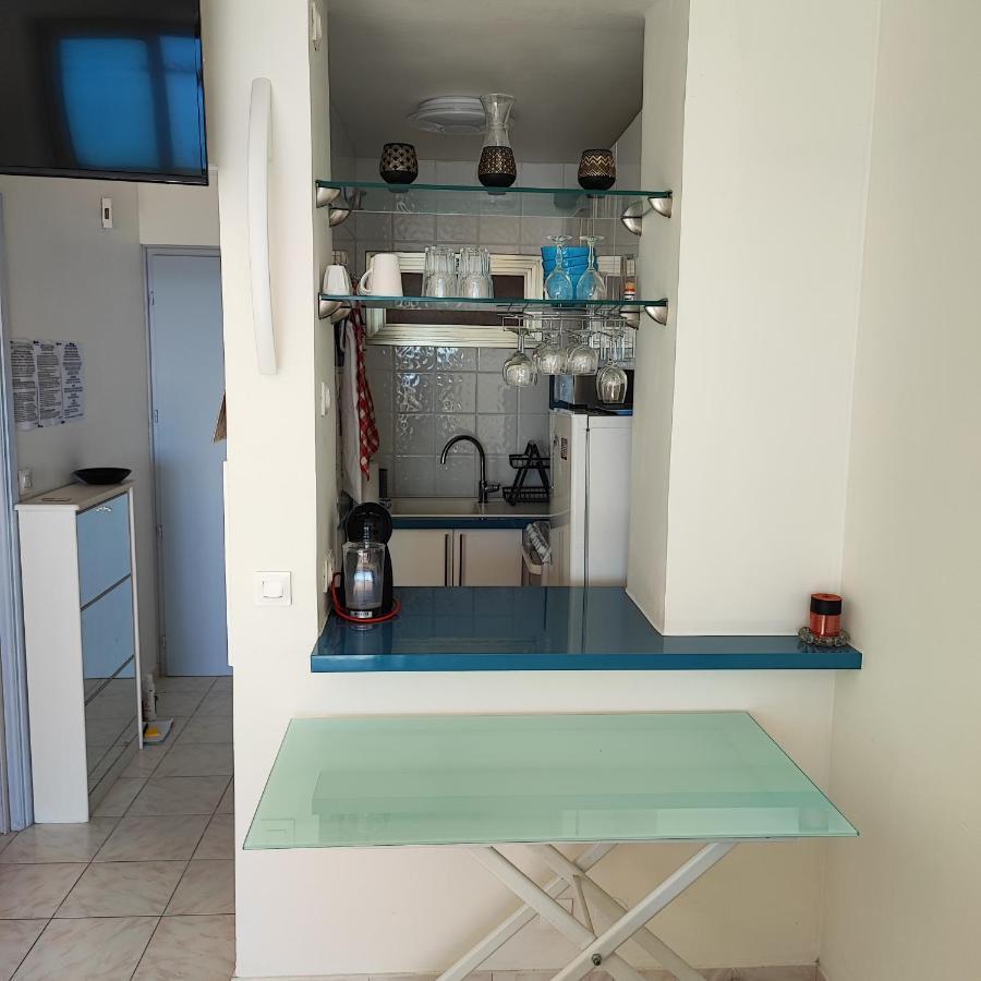 Grand Studio Bord De Mer- Acces Direct Aux Plages Saint-Laurent-du-Var Bagian luar foto
