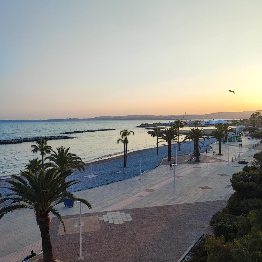 Grand Studio Bord De Mer- Acces Direct Aux Plages Saint-Laurent-du-Var Bagian luar foto